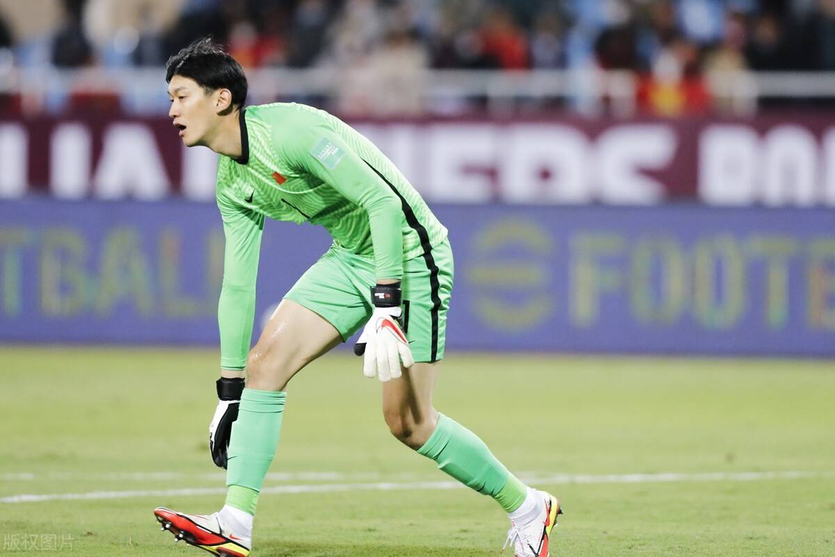 国足评分：颜骏凌张玉宁表现尚可后腰表现难如人意的简单介绍