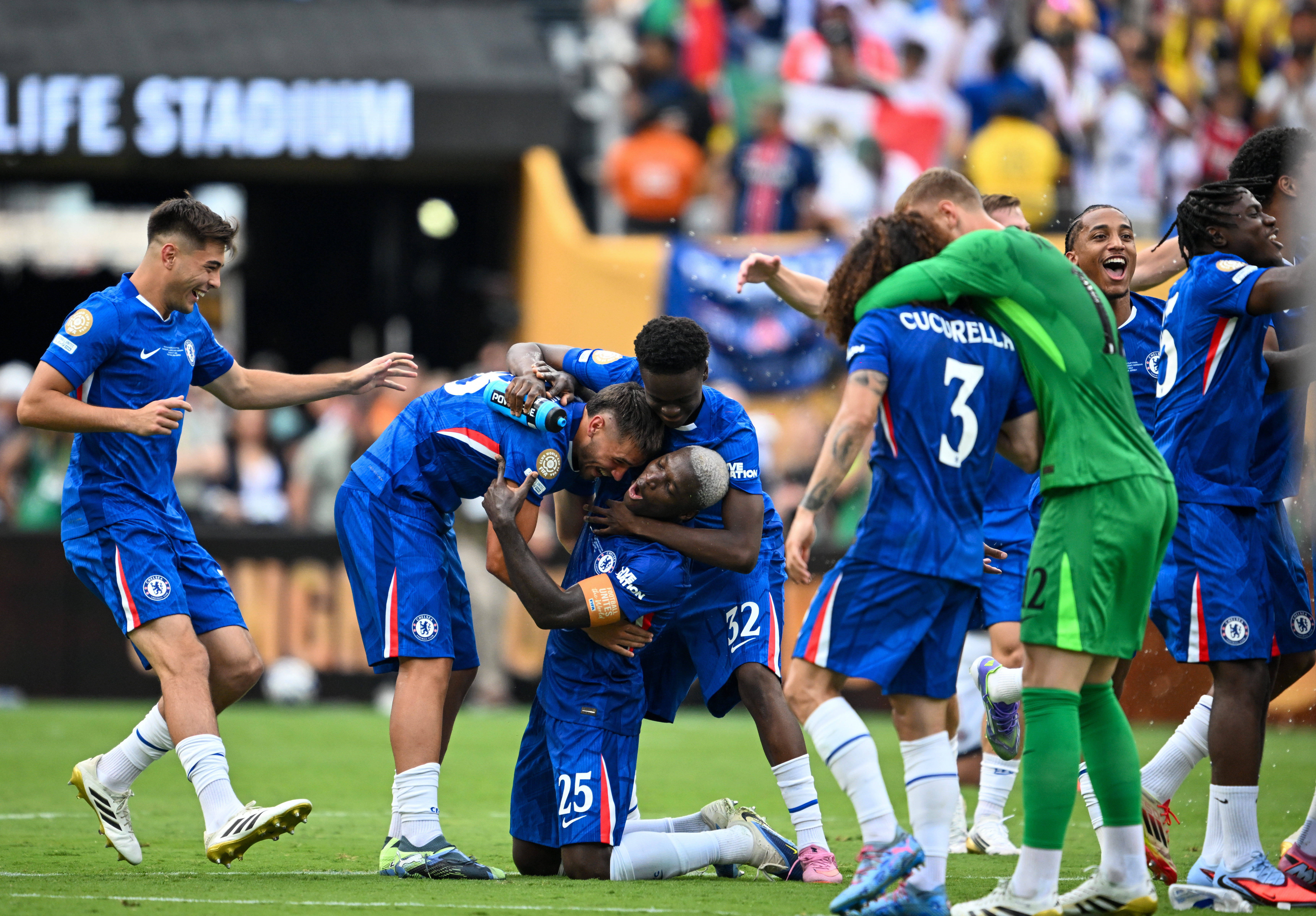 包含输球又失人，欧协联冠军大胜欧冠冠军，切尔西3-0爆冷夺冠的词条