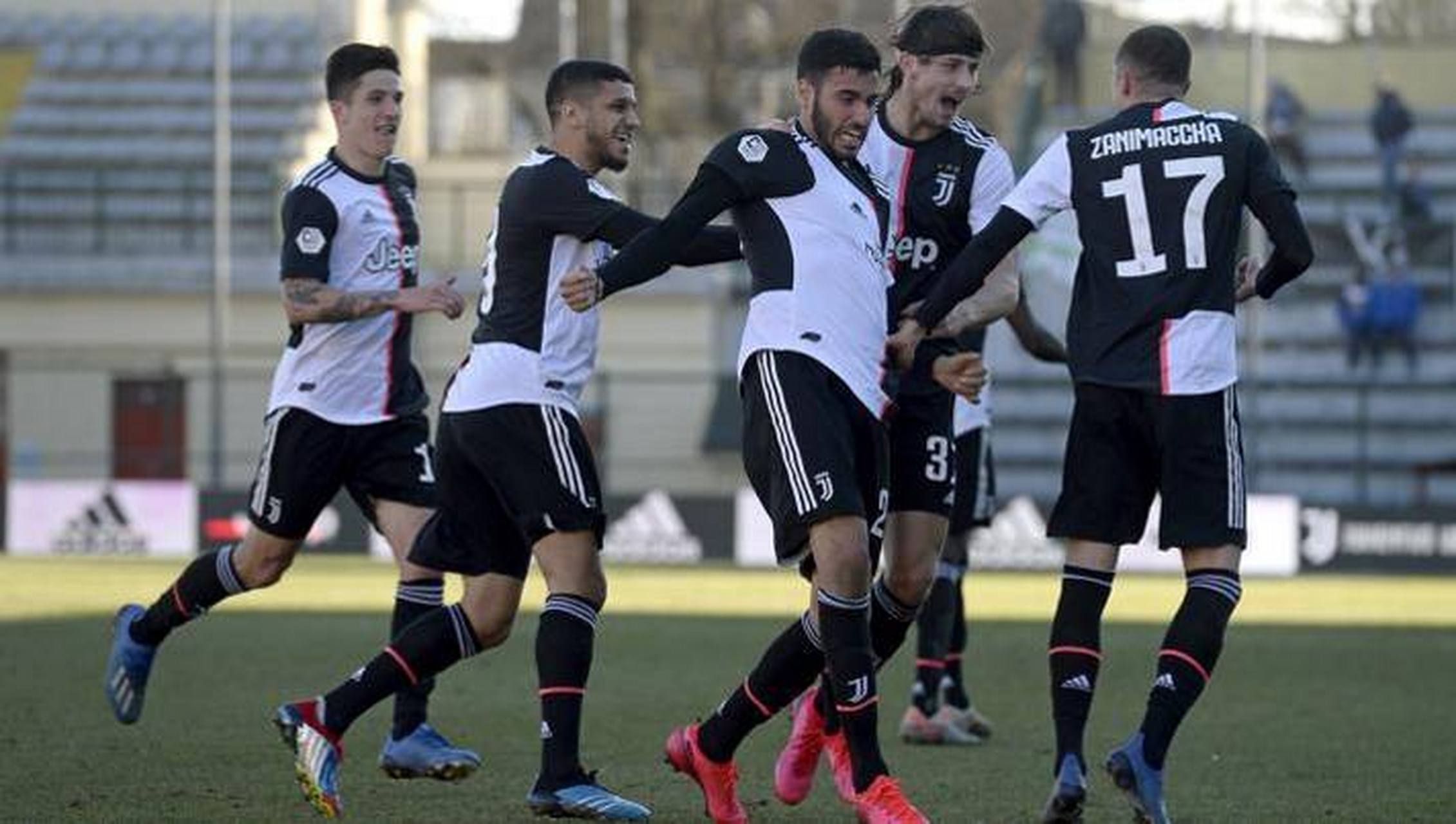 包含足球友谊赛：尤文图斯2-0尤文图斯U23的词条