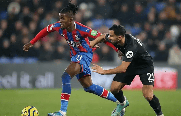 包含控球率射门占优却0-1输球！水晶宫爆冷负热刺，主帅执教能力遭质疑的词条