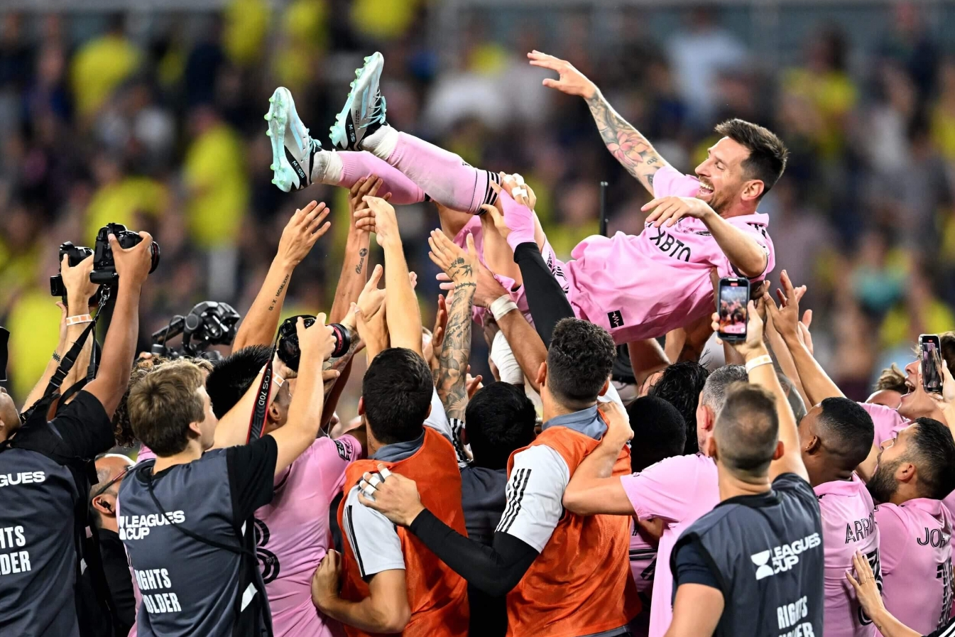 梅西2射1传1策动迈阿密5-1逆转大胜近7轮轰12球+5助攻的简单介绍