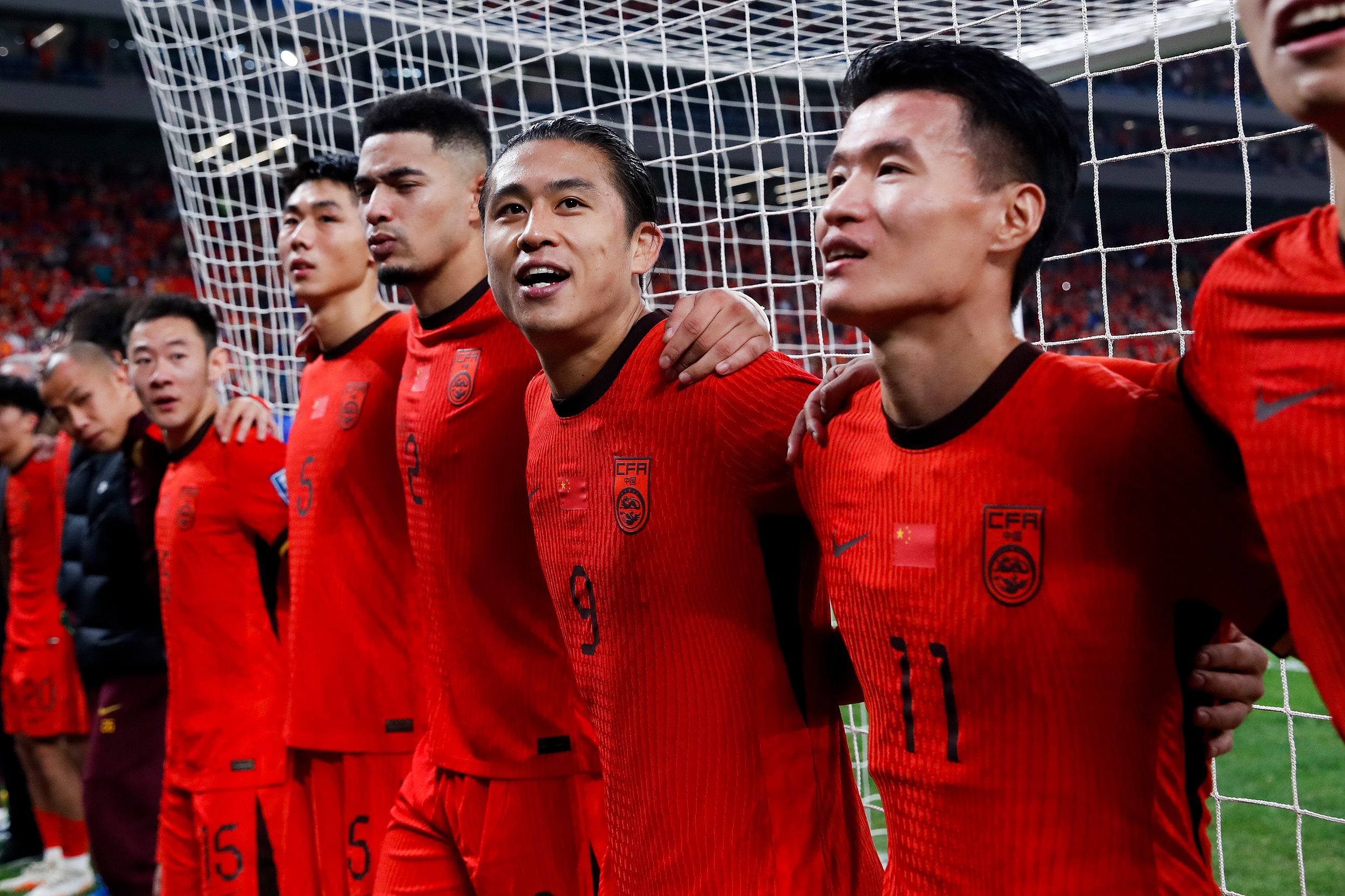 包含东亚杯大败显露后防新问题！24岁主力，国足需重新评估他的价值的词条