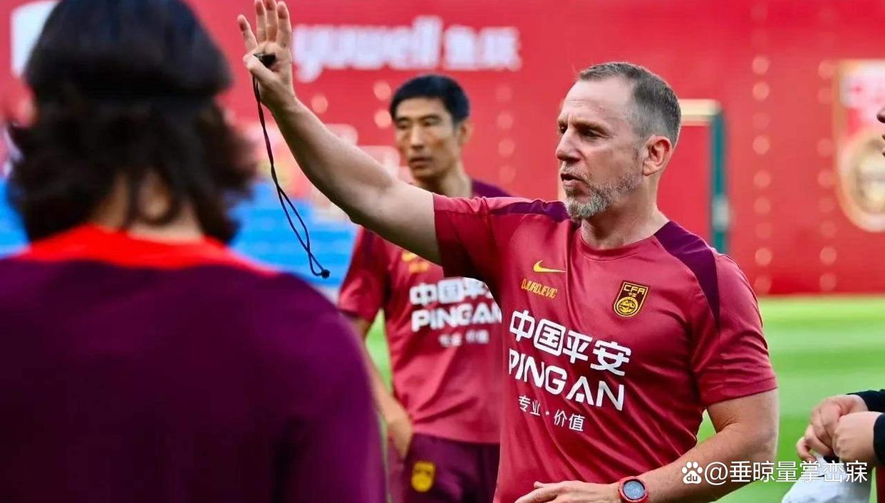 包含东亚杯大败显露后防新问题！24岁主力，国足需重新评估他的价值的词条