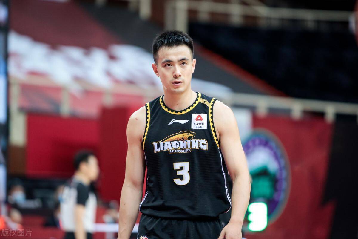 包含赵继伟京辽大战个人集锦：三分14中9爆砍33分8板9助的词条