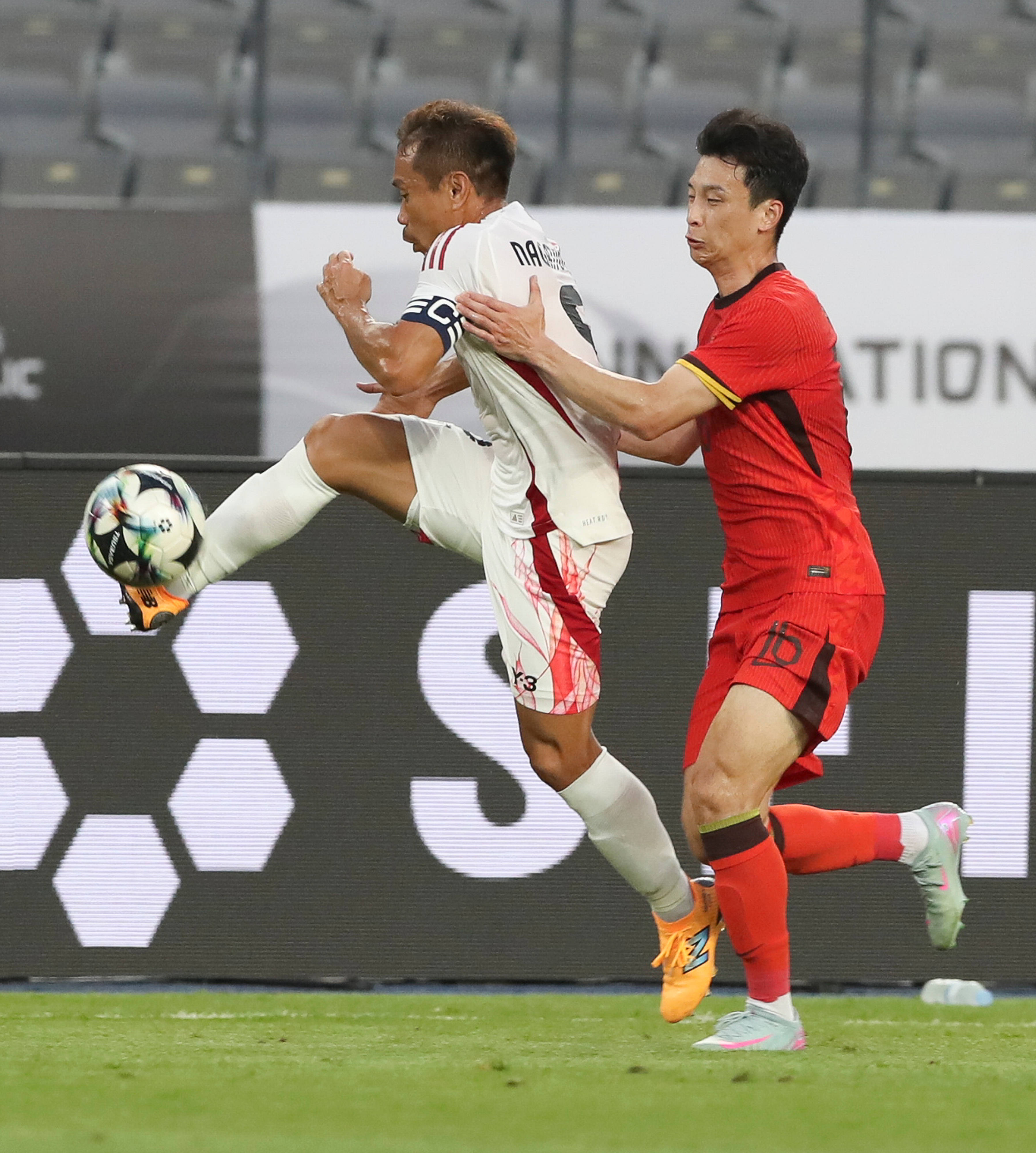 包含东亚杯-日本1-0韩国三场全胜成功卫冕的词条