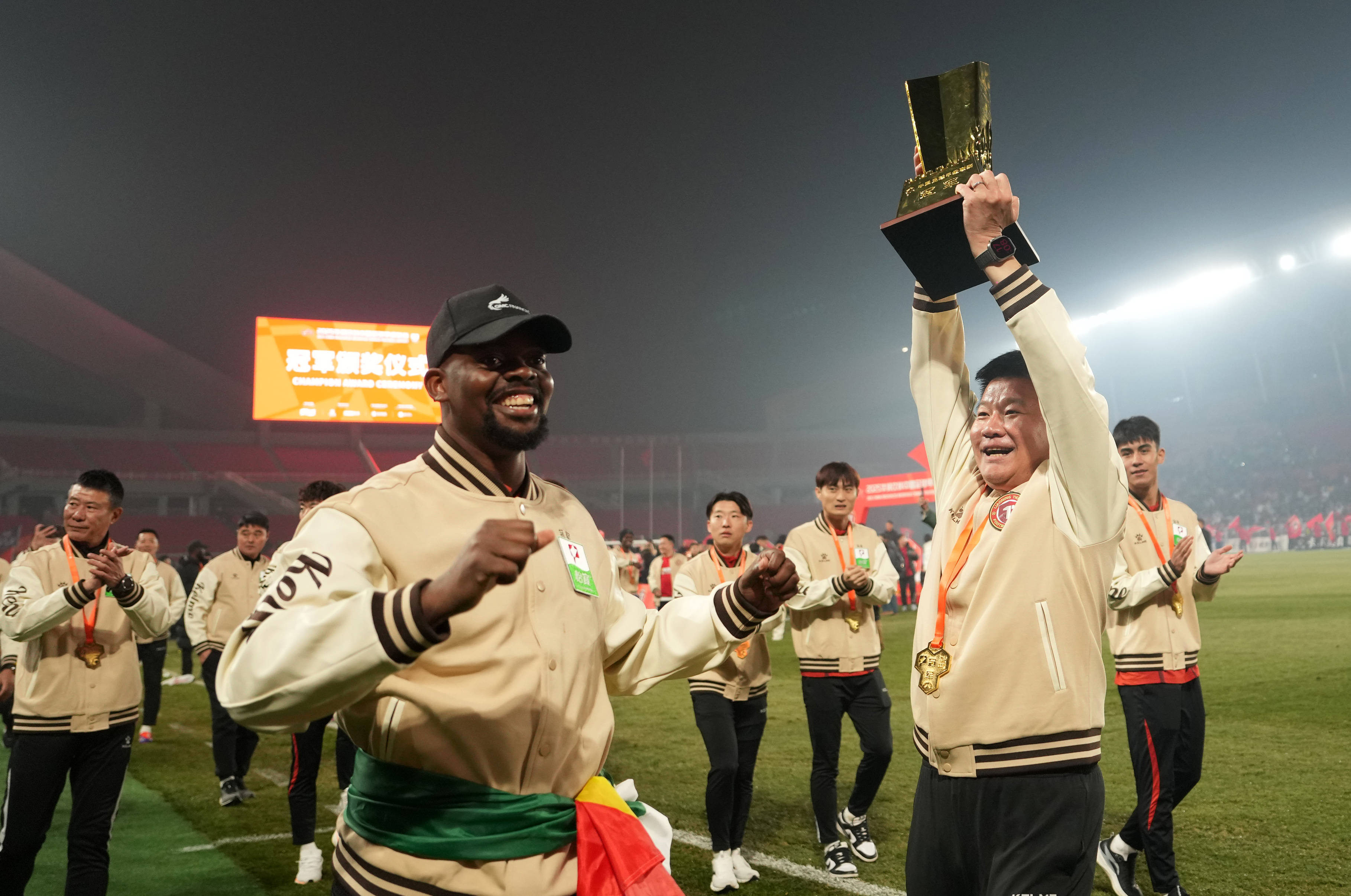 中甲联赛：广州豹客场爆冷，辽宁铁人强势领跑，重庆铜梁龙稳居前二的简单介绍