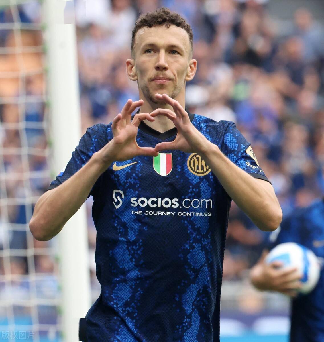 关于米体谈亚沙里奖金条款:米兰进欧冠&意甲夺冠&欧的信息 关于米体谈亚沙里奖金条款:米兰进欧冠&意甲夺冠&欧的信息