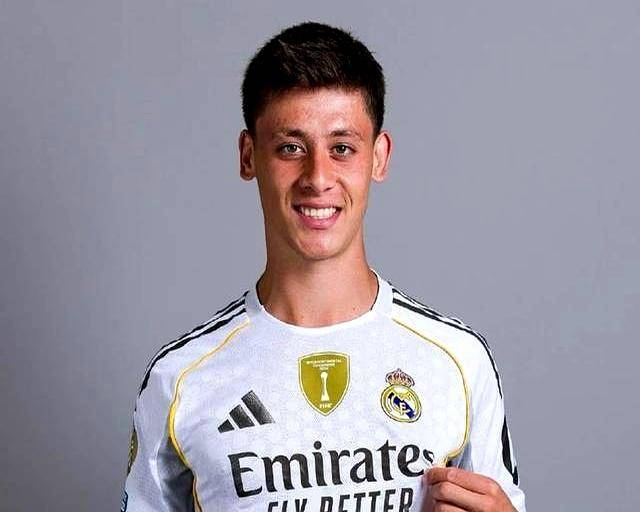 关于皇马官宣签下22岁左后卫A费分期支付5000万欧解约金的信息