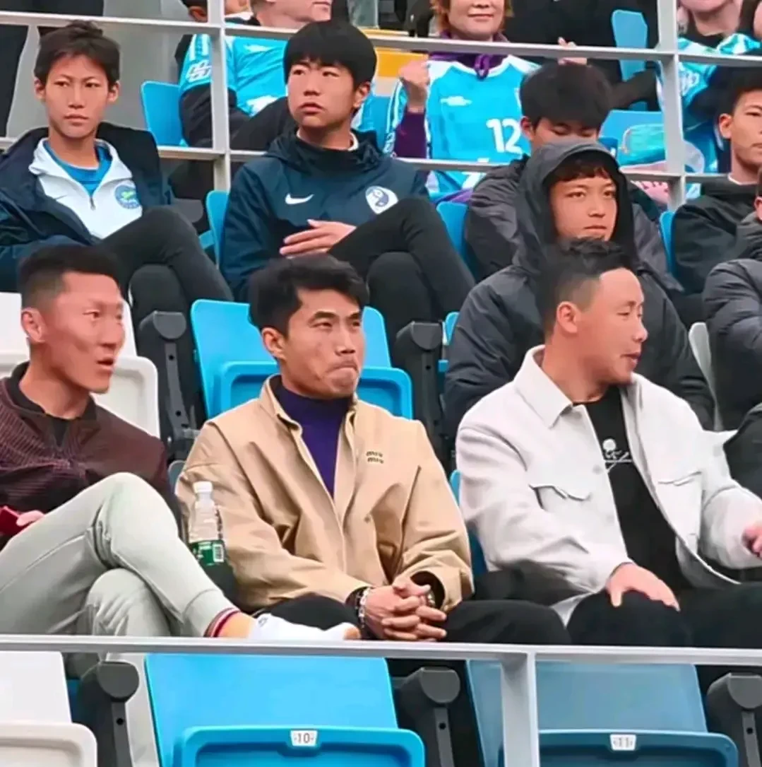 包含昔日鲁能主力门将离队后只能踢中甲，曾入选高洪波国足，引发热议的词条