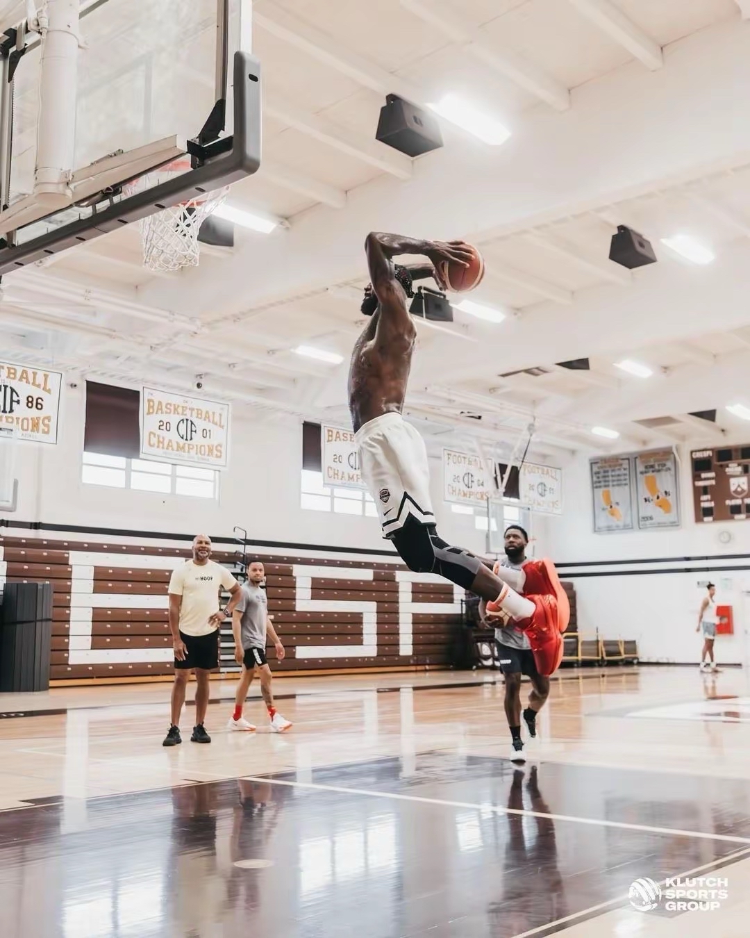 包含詹姆斯晒训练照：你们爱咋说咋说但不能说我没有付出努力！的词条