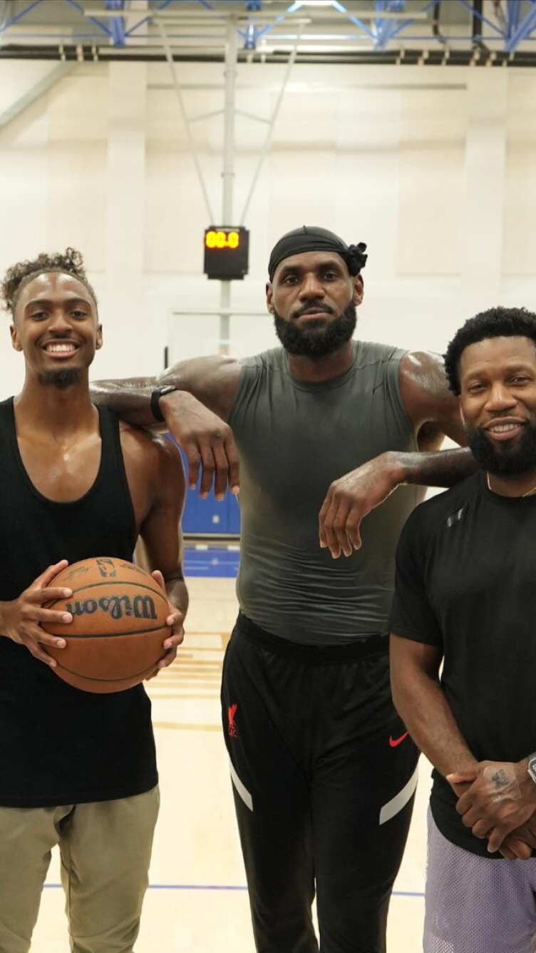 包含詹姆斯晒训练照：你们爱咋说咋说但不能说我没有付出努力！的词条