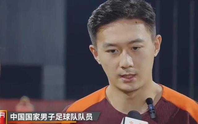 包含作为申花本土身价第一球员！蒋圣龙也是轻伤不的词条