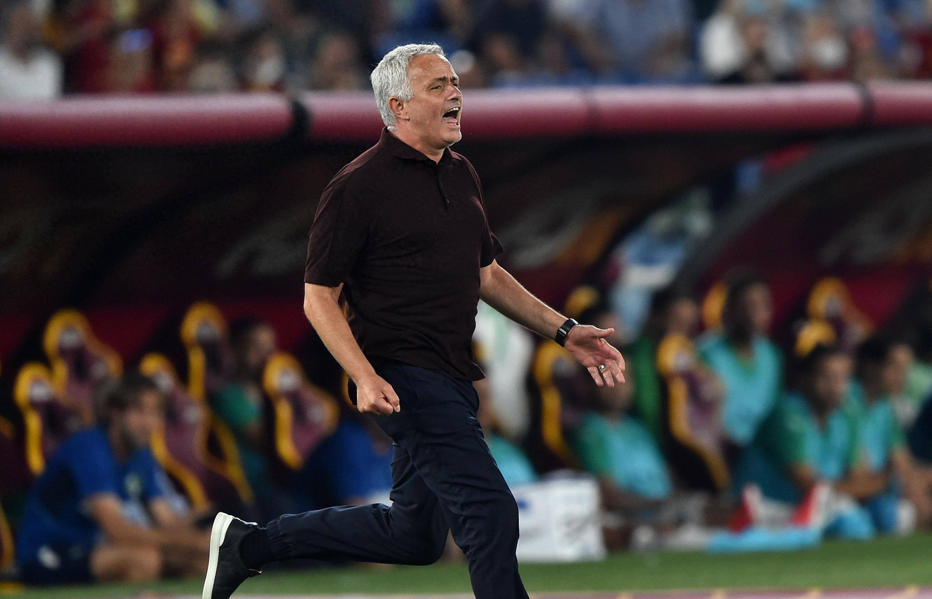 穆里尼奥的前锋呢？射手王又被推进转会市场！离的简单介绍