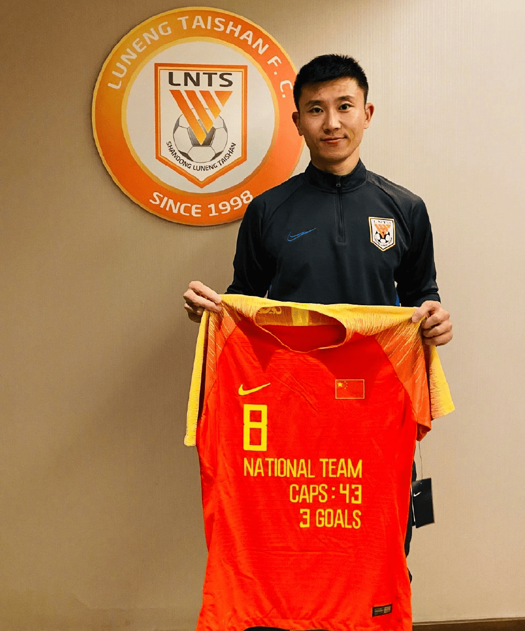 中国男足00后国脚正式加盟曼城！俱乐部已官宣确认，的简单介绍