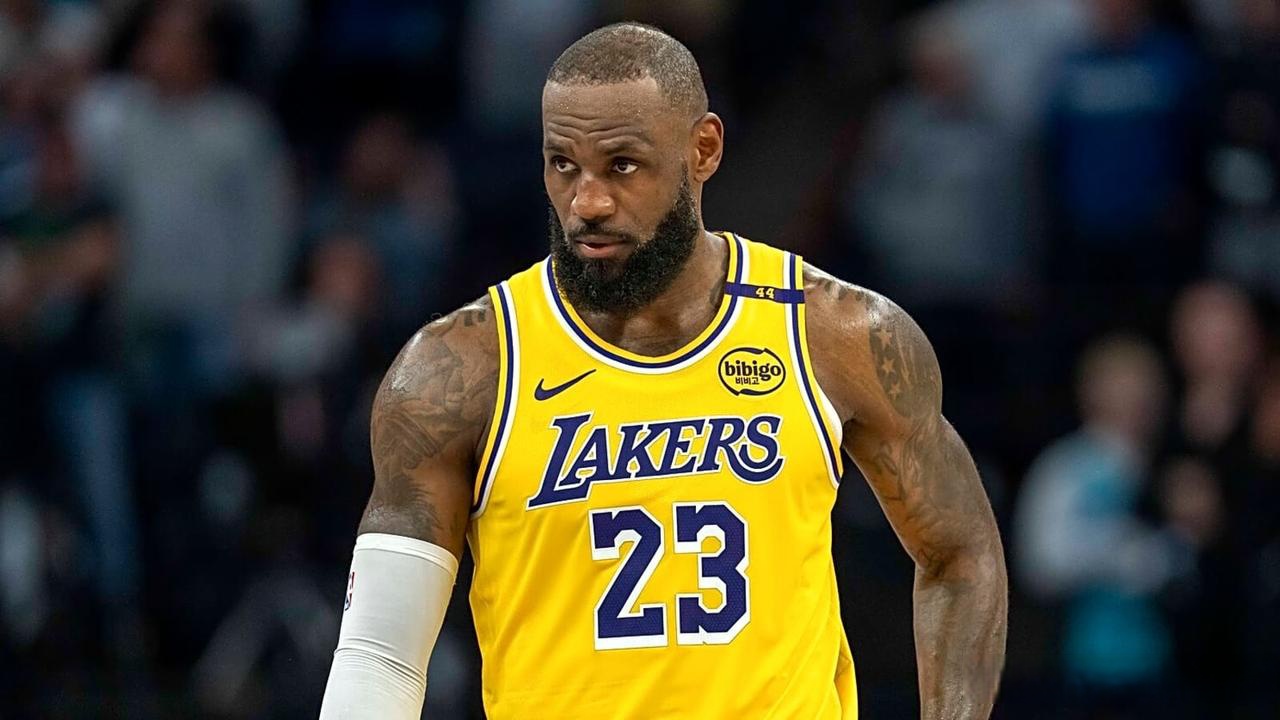 包含湖人这一年以大崩盘收尾41岁老詹真该考虑退役了？的词条