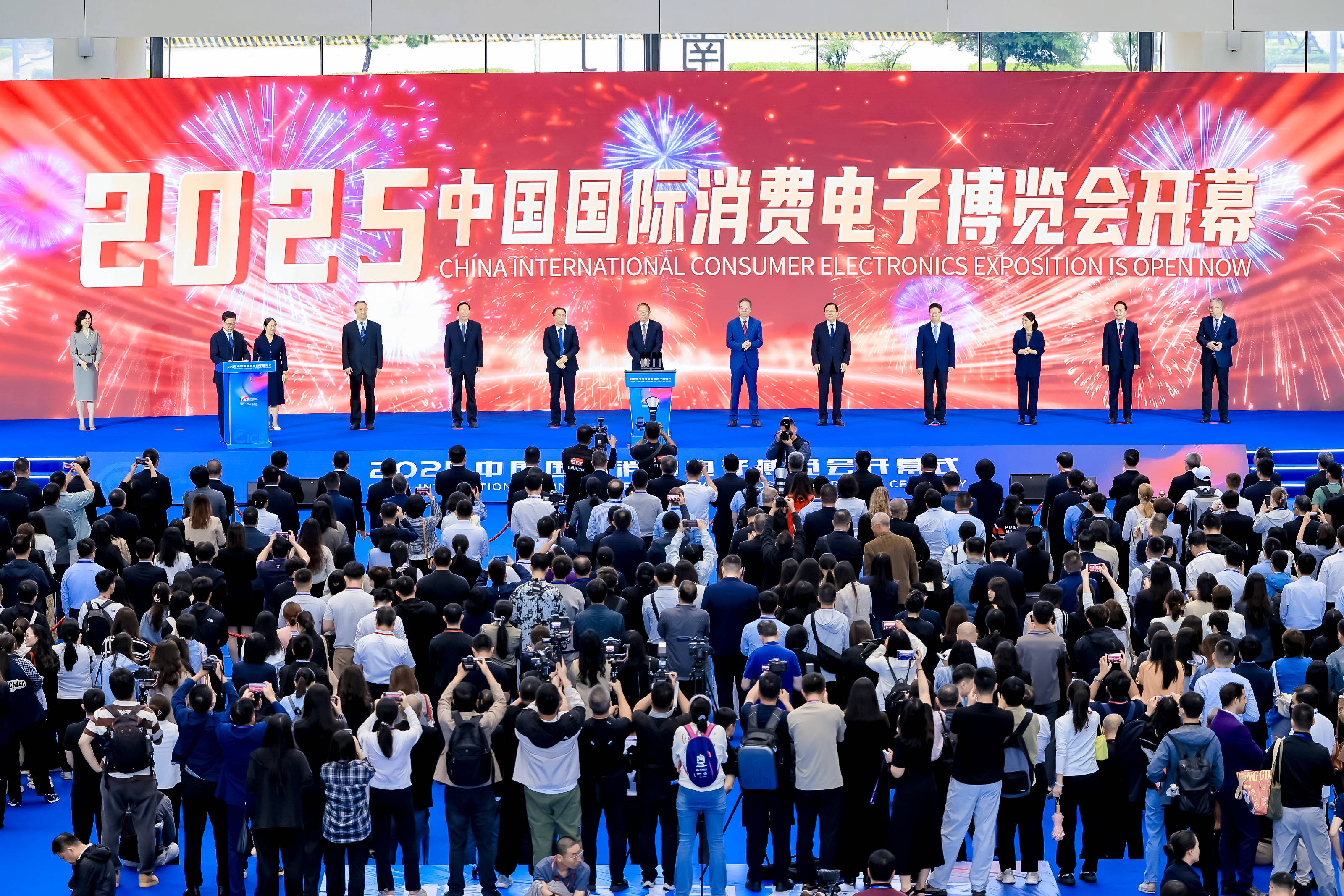 包含2025全球电竞大会在沪举办，又一顶级赛事将首度落地中国的词条