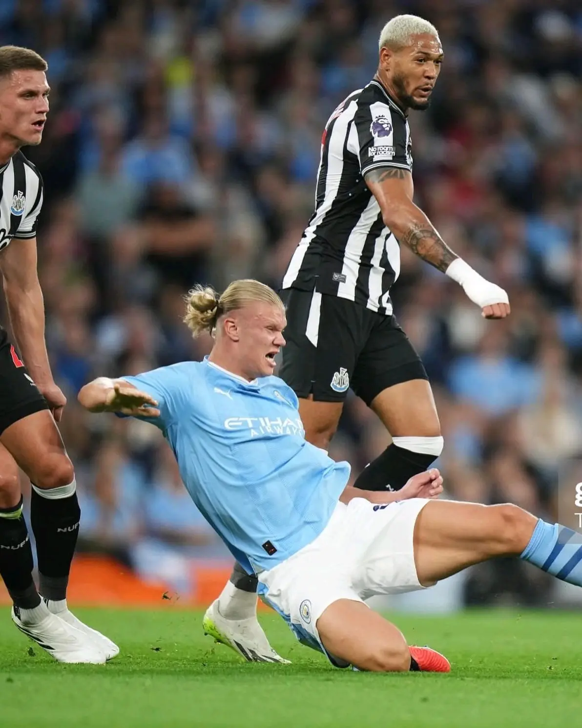 组图：英超曼城0-0桑德兰哈兰德带球突破