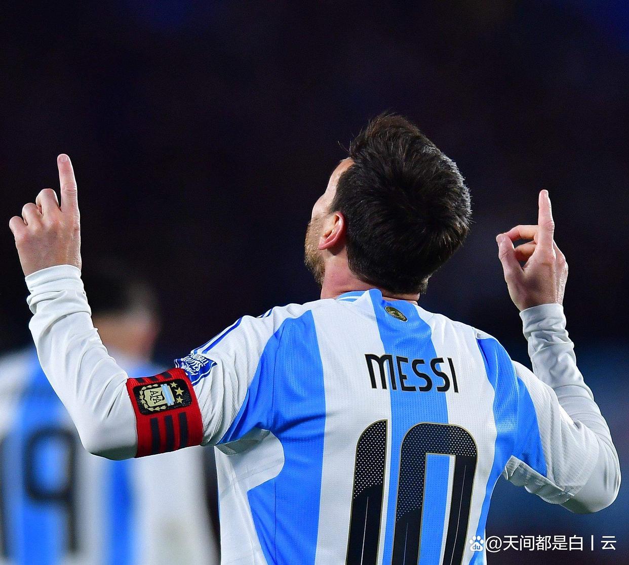 梅西冲击900球里程碑：能否超越罗纳尔多，成为历史第的简单介绍