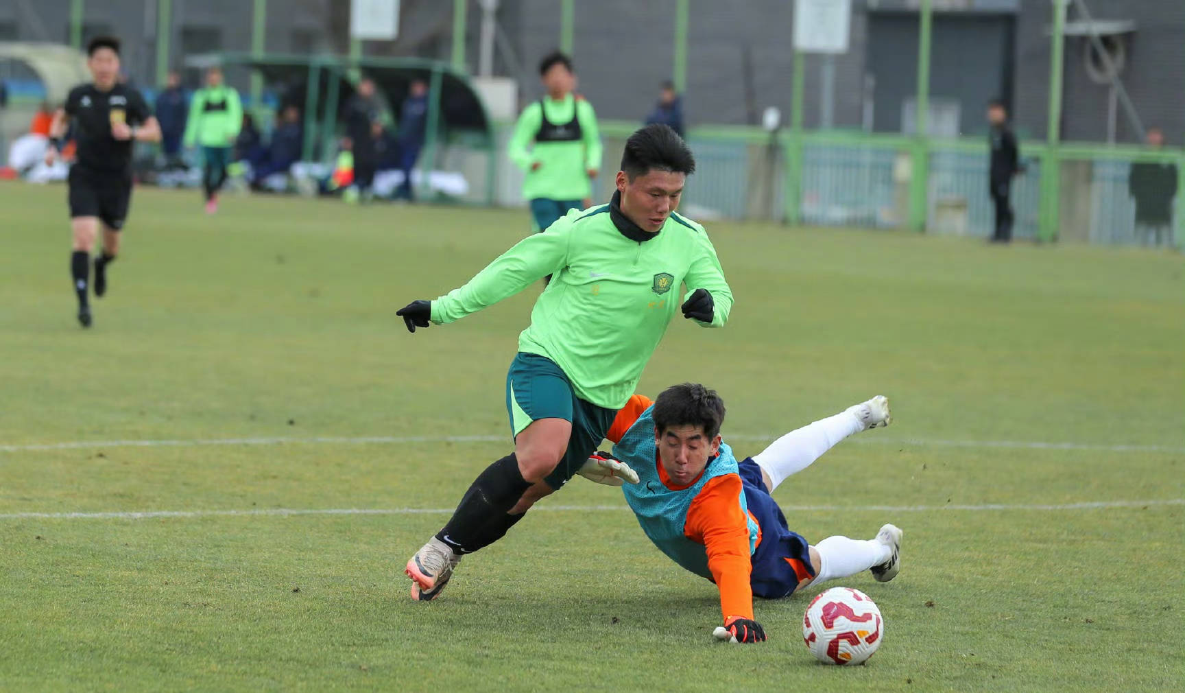 包含告别北京国安！26岁国脚方昊正式转会加盟浙江队，北京国的词条