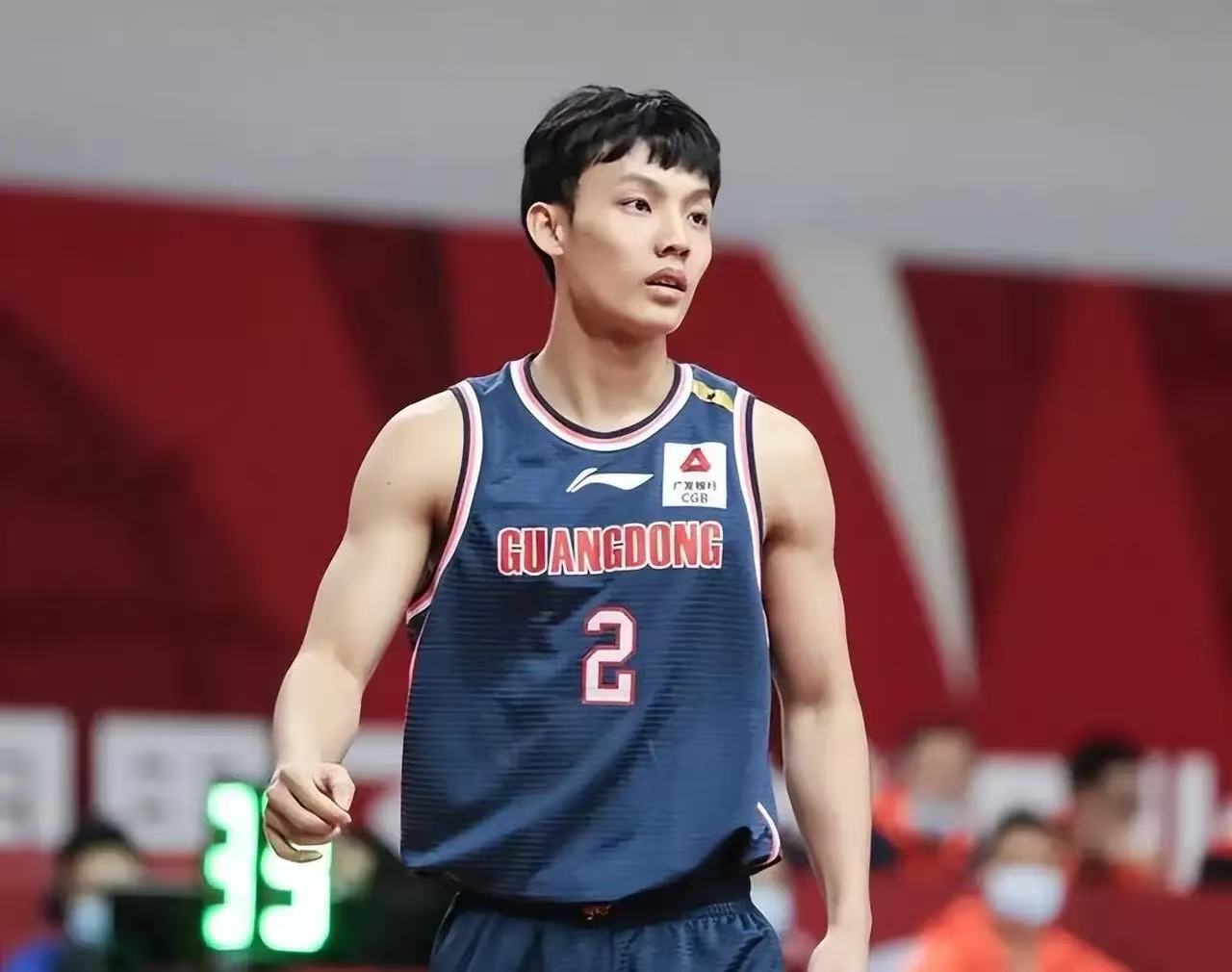 关于媒体人分享徐杰赛后片段：回酒店时脚上啥也没有，没啥大问题的信息