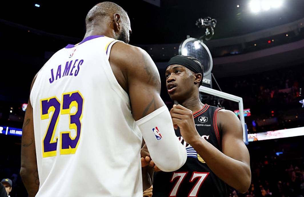 包含2026年NBA七大焦点：雷霆直面卫冕魔咒詹姆斯还能撑多久？的词条