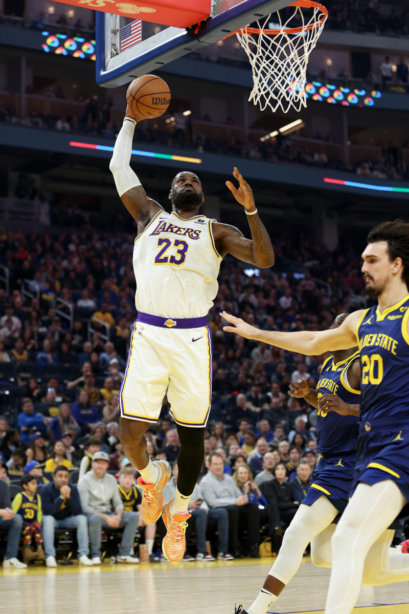 包含2026年NBA七大焦点：雷霆直面卫冕魔咒詹姆斯还能撑多久？的词条