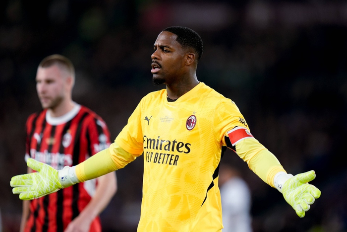 一日意甲动向：皇马老名宿毛遂自荐米兰，国米在年末仍排在第一名的简单介绍