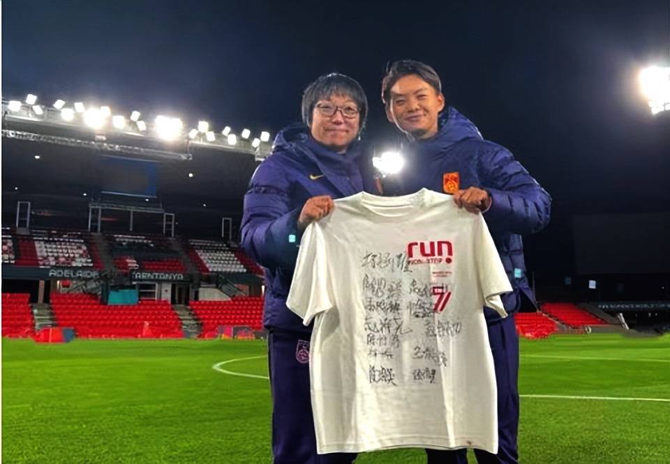 包含3-1！中国女足太强，冲击东亚冠军，宋凯督战，直播引热议的词条