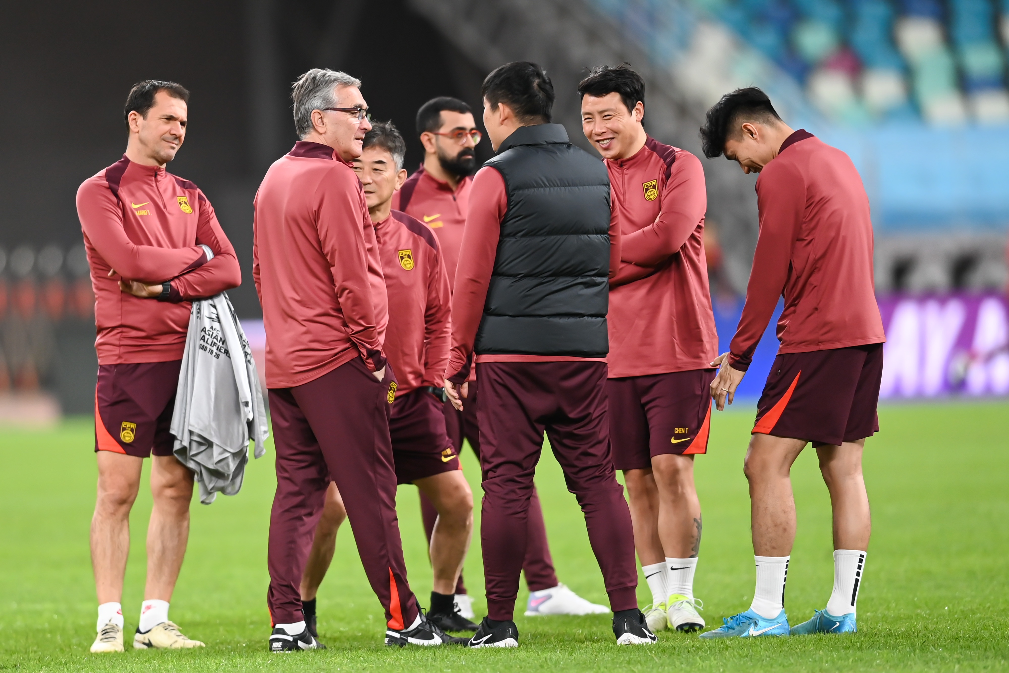 包含国足评分：颜骏凌张玉宁表现尚可后腰表现难如人意的词条