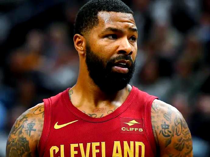 关于莫里斯利用空头支票诈骗的情况不止一次的信息