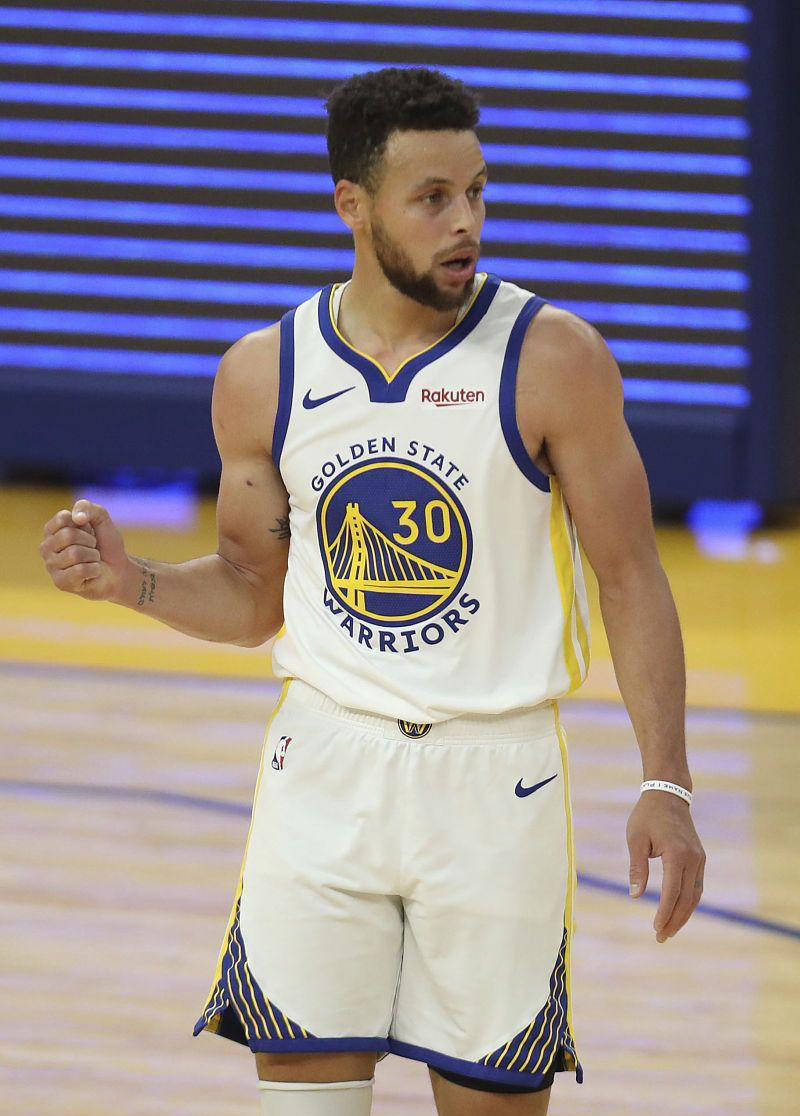 NBA-曝布里奇斯4年15亿美元续约尼克斯的简单介绍