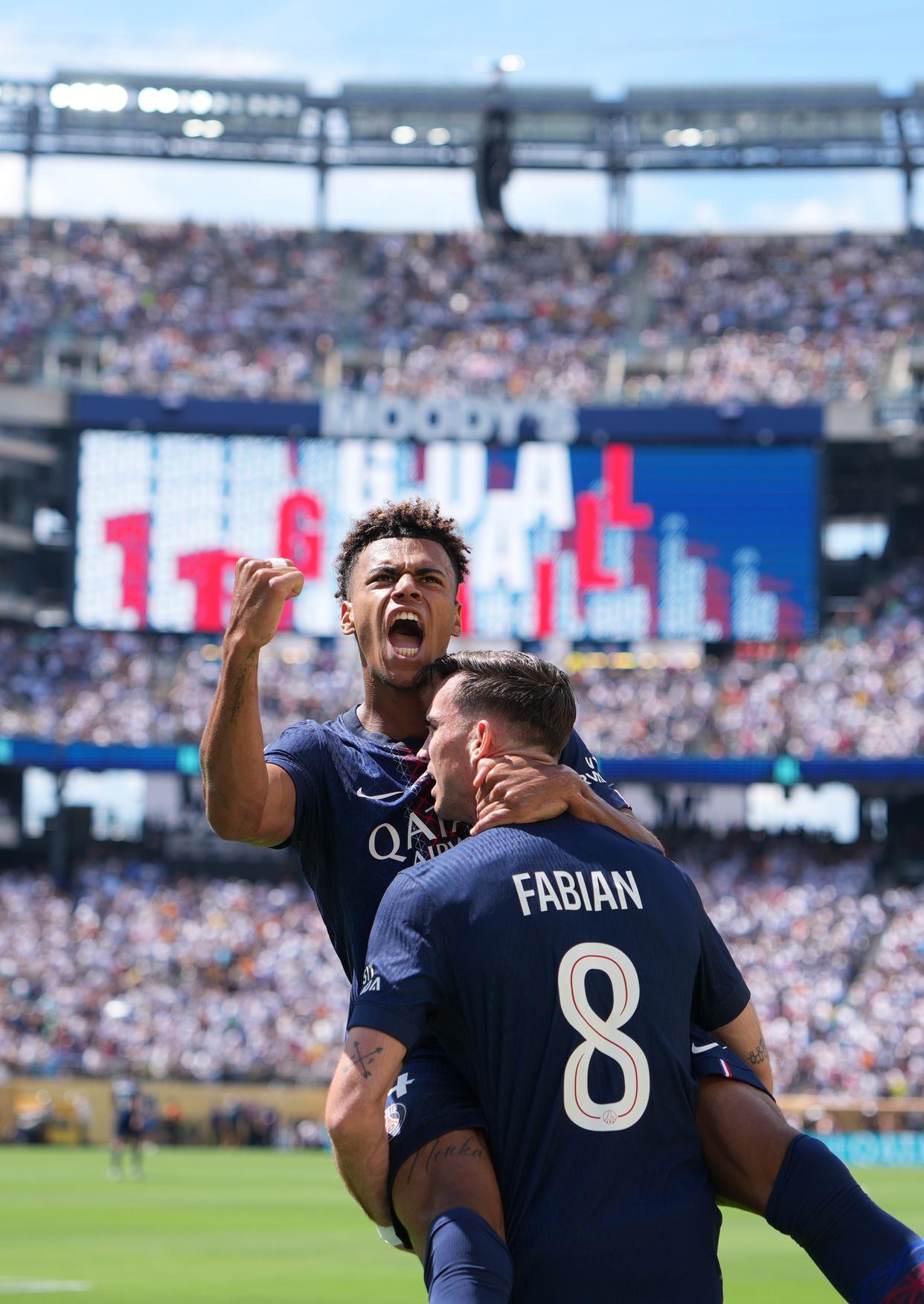 包含结束28年等待！巴黎圣日耳曼首夺欧洲超级杯的词条