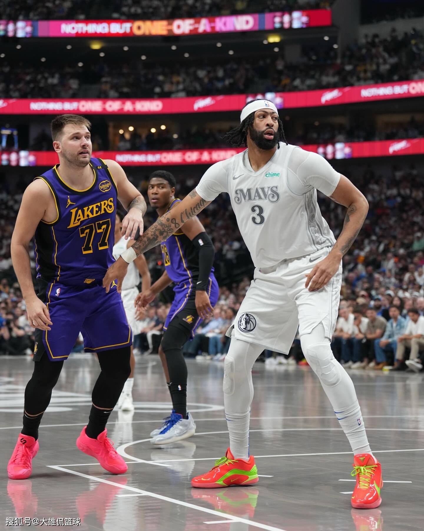 包含独行侠戴维斯交易风波：老鹰急辟谣，勇士坚定不拆三巨头，快船北伐蓄势待发的词条