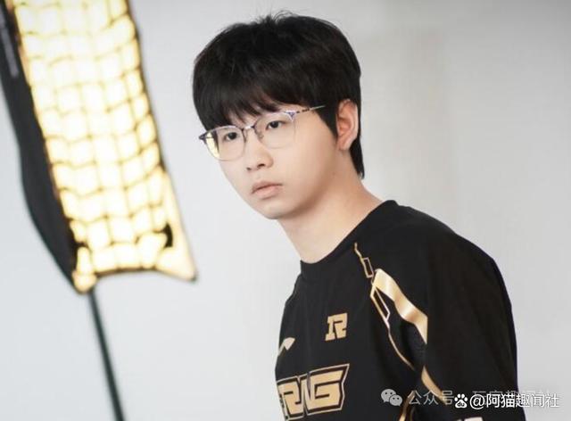 包含LPL最惨选手诞生！圈内主播爆料RNG离谱合同，LPL概念神陪玩挣钱的词条