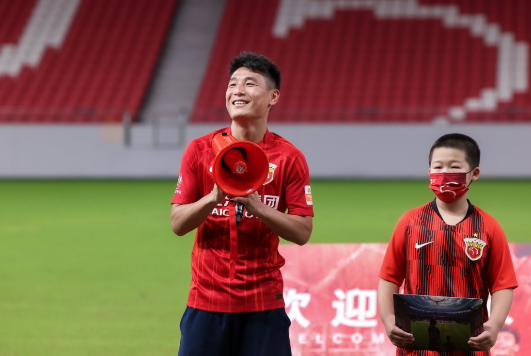 包含喜讯！上港金靴中锋即将在9月份重返球队，亚冠首秀令人期待的词条