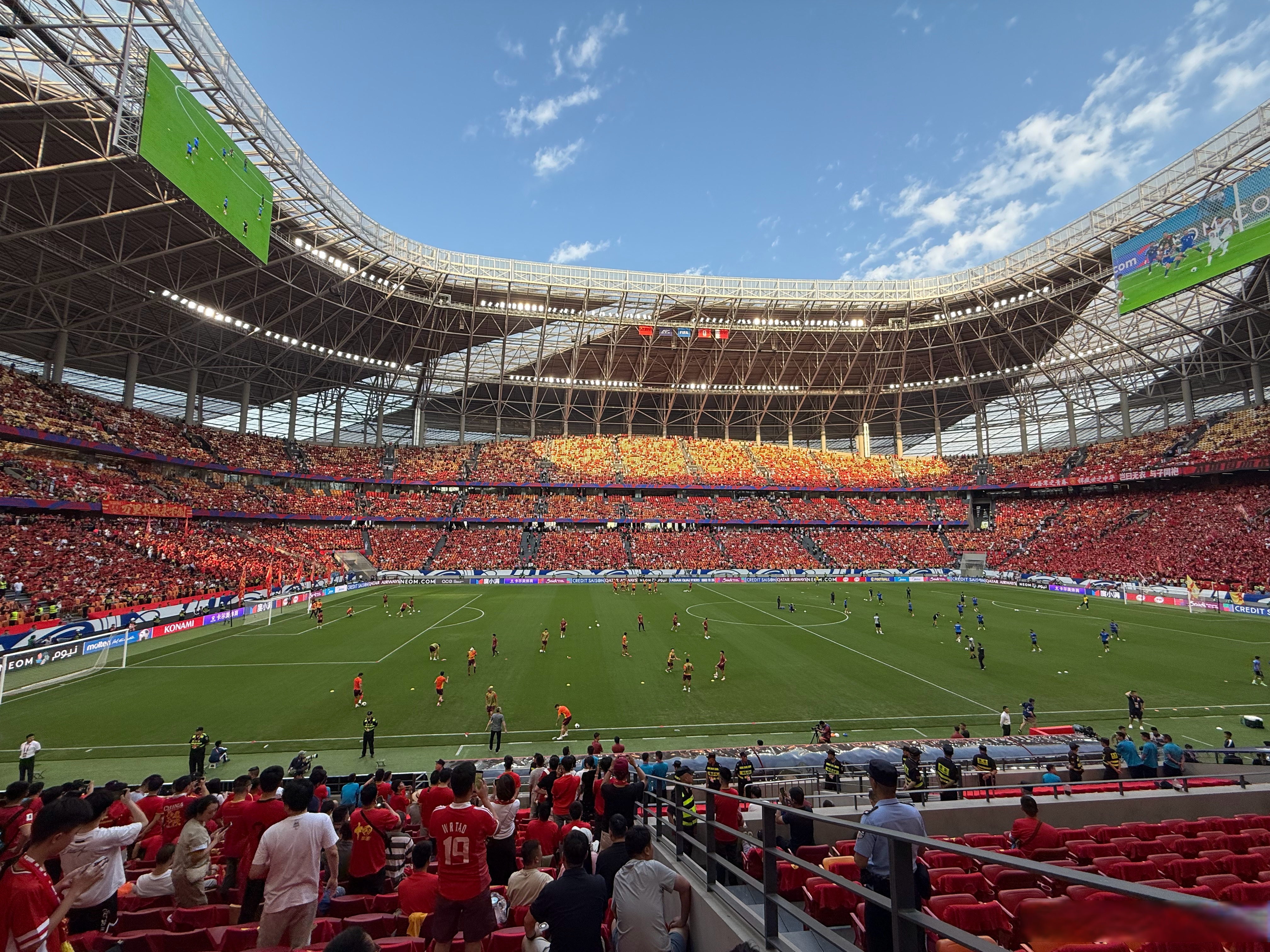 关于曼城主场扩建完成容量突破6万人的信息