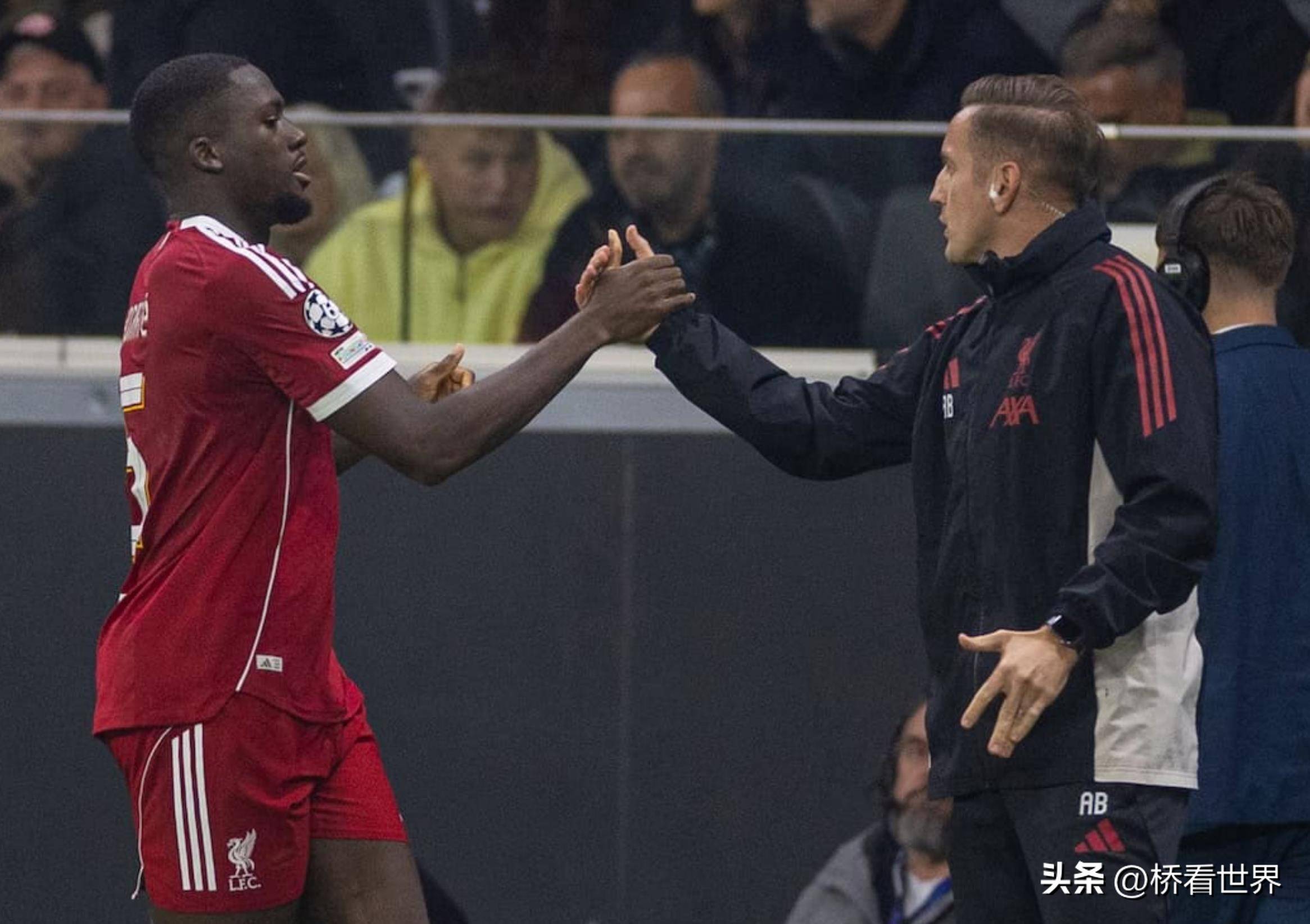 关于利物浦就引进埃基蒂克的可能性与法兰克福展开接触的信息