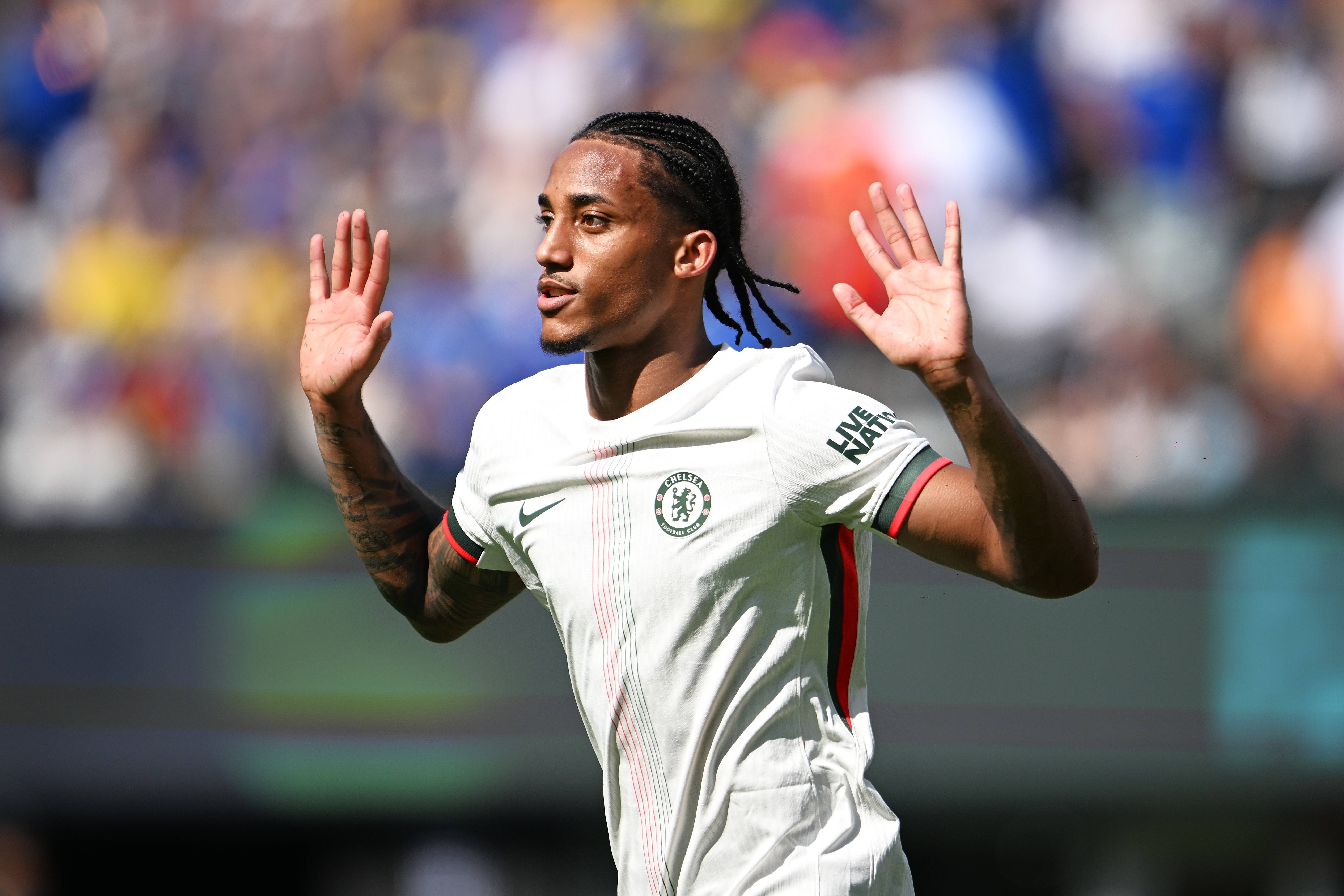 包含世俱杯-帕尔默2射1传佩德罗破门切尔西3-0巴黎夺冠军的词条