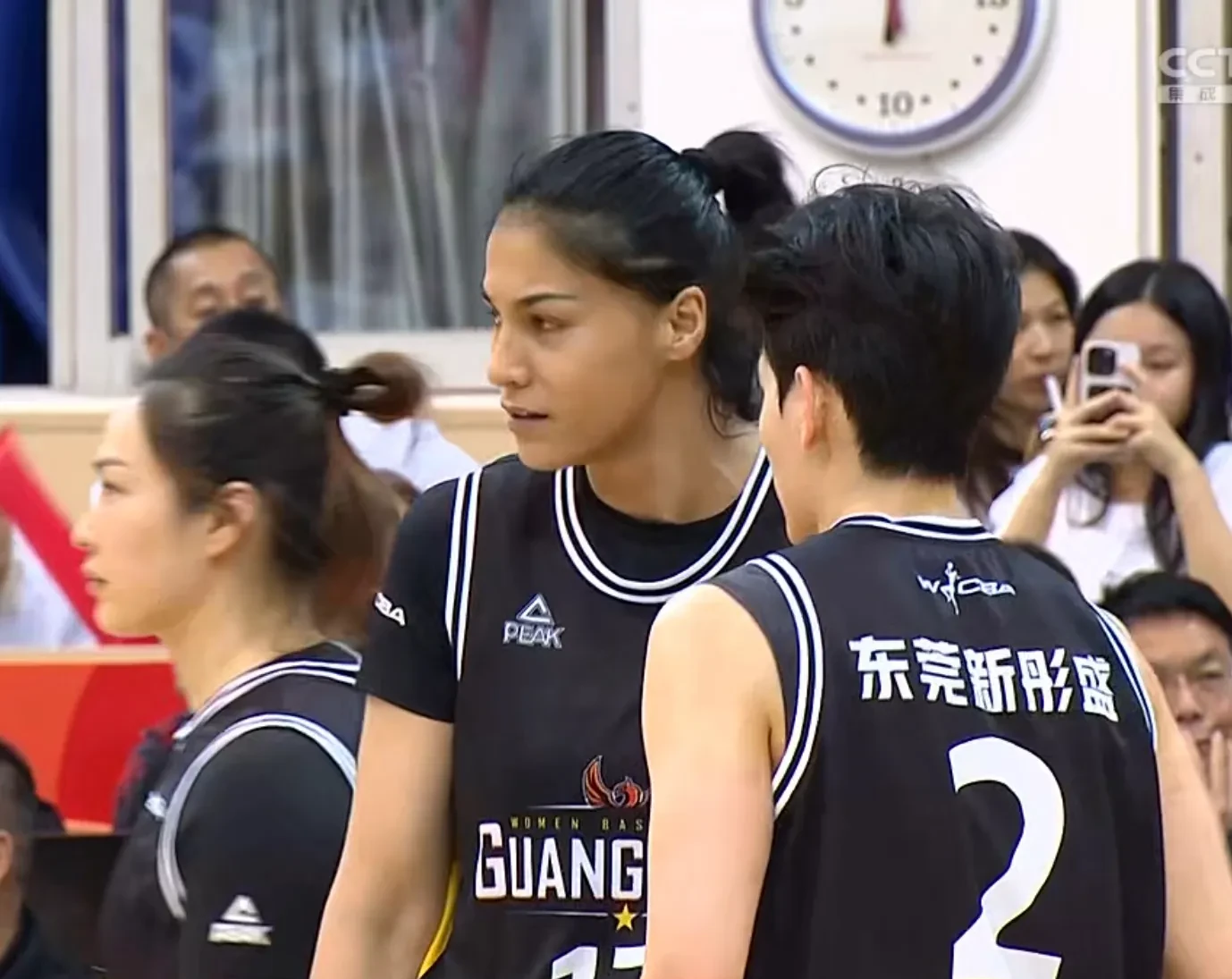 关于轻松！杨舒予16分钟得分上双王思雨7助攻盘活进攻的信息