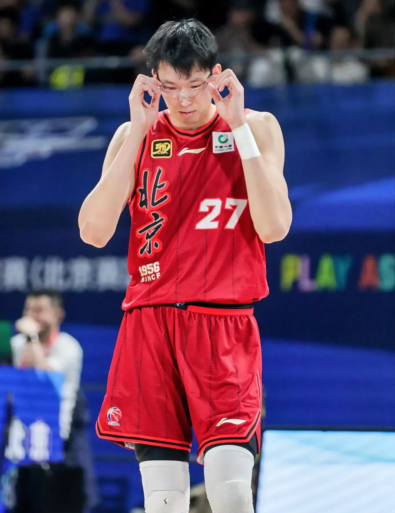 统治篮板！周琦砍两双12+14胡金秋10+7表现起伏的简单介绍