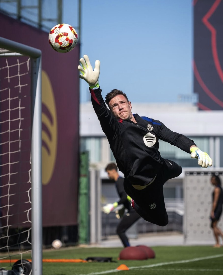 包含特尔施特根手术后回归巴塞罗那，门将位置竞争激烈的词条