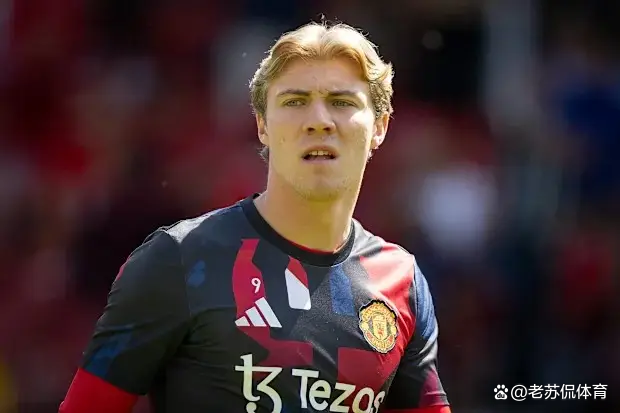 AC米兰正在运作霍伊伦转会，欲从曼联引入丹麦前锋的简单介绍