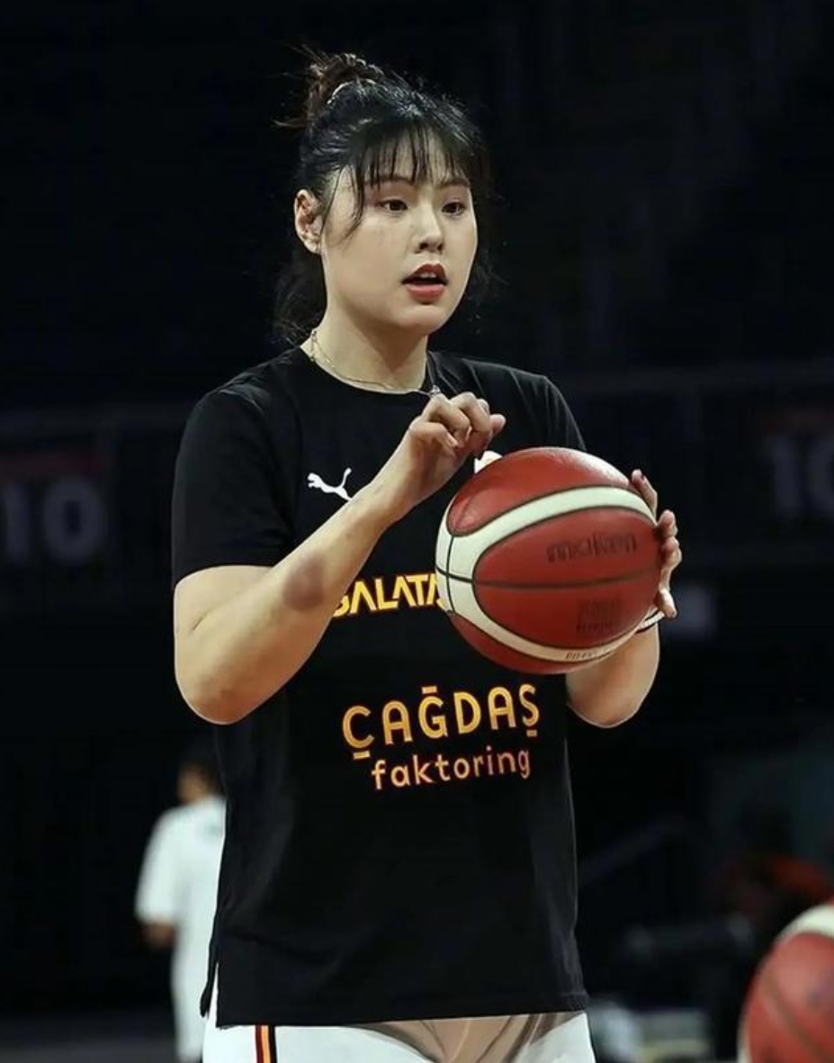 包含李月汝5中4得8分7板WNBA-飞翼胜卫冕冠军的词条