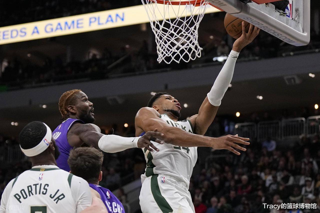 包含空接暴扣准绝杀！字母哥不到30分钟轰30+10+5，雄鹿逆转16分剑指前十的词条