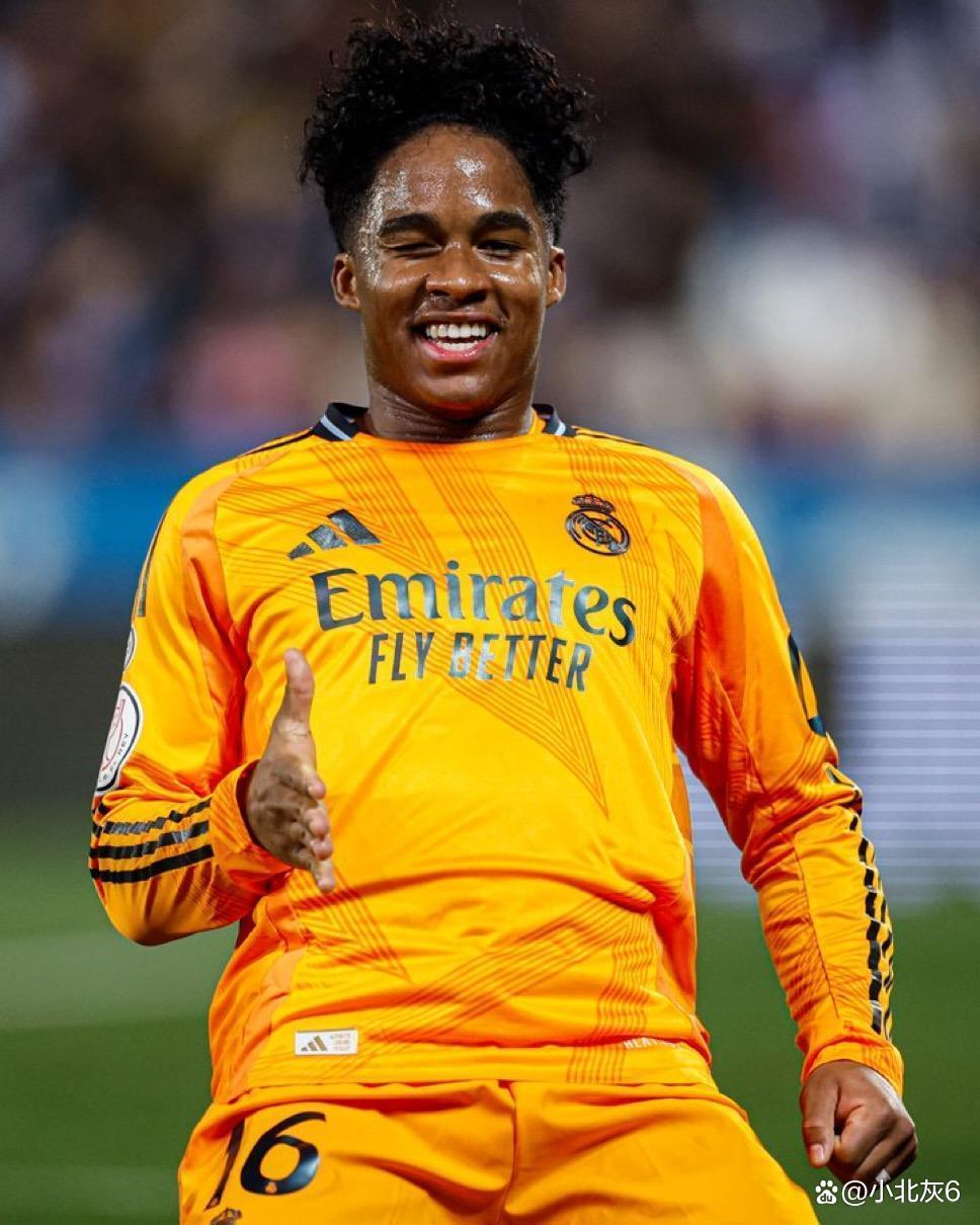 关于恩里克：联赛夺冠始终是非常明确的目标；顶级球员为团队服务的信息