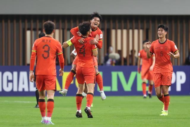 包含比赛还没开打，国足迎来一个好消息，战胜中国香港队拿第3稳了的词条