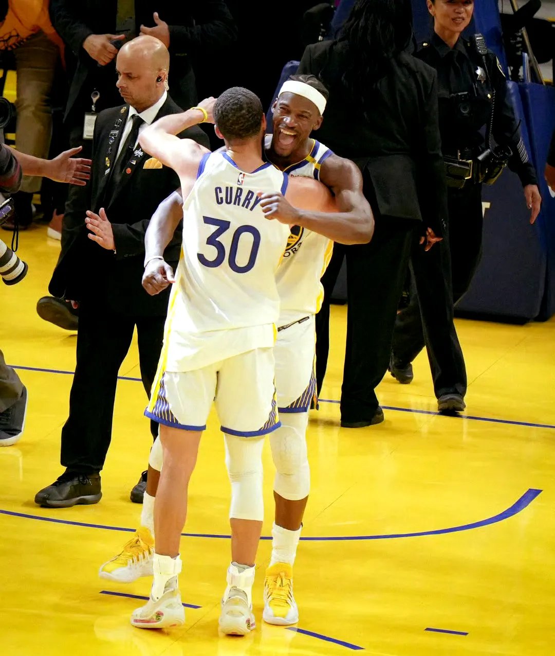 NBA-勇士力克黄蜂科尔与裁判争论的简单介绍