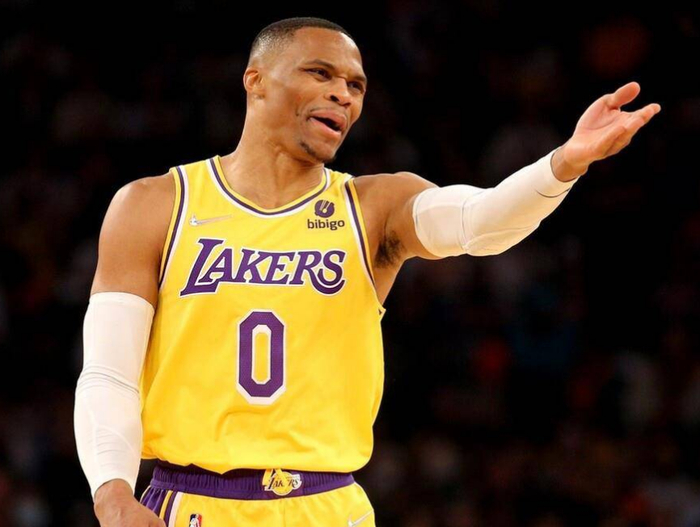 尼克斯也考虑过斯马特，但无法提供他想要的角色的简单介绍