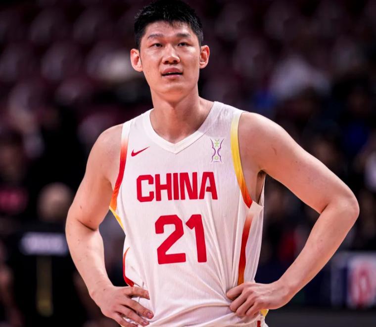 表现-周琦15+19统治禁区胡金秋16分关键防守立功的简单介绍