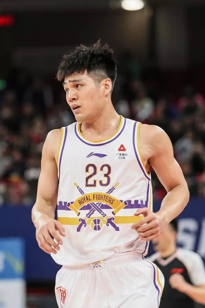 包含曝广州正尝试引进陈国豪或通过外力支持达成目标的词条